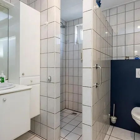 Summer House On Quiet Park Close To Casa de Férias