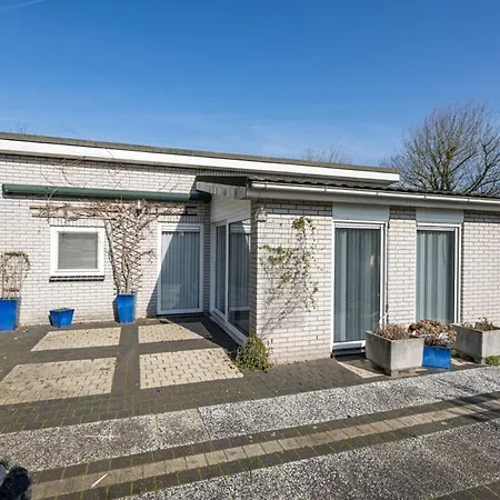 Summer House On Quiet Park Close To בית נופש *