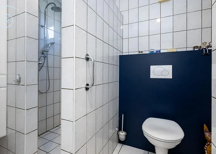 Summer House On Quiet Park Close To Vakantiehuis *