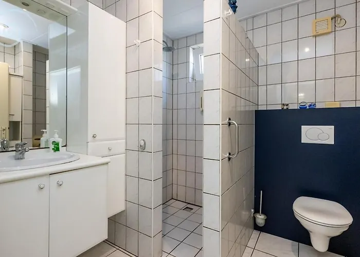 Summer House On Quiet Park Close To Vakantiehuis